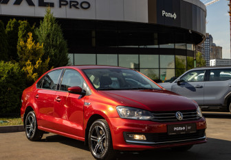 Подержанный автомобиль Volkswagen Polo Sedan 2015 года (2 фото)