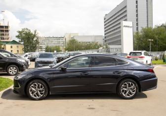 Подержанный автомобиль Hyundai Sonata 2021 года (6 фото)