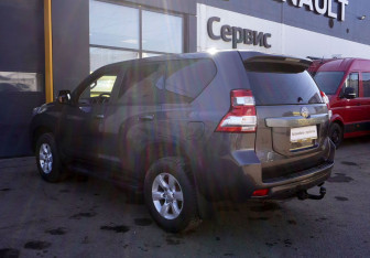 Подержанный автомобиль Toyota Land Cruiser Prado 2015 года (6 фото)