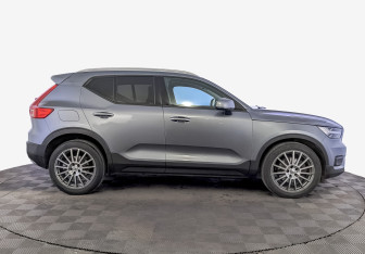 Подержанный автомобиль Volvo XC40 2018 года (4 фото)