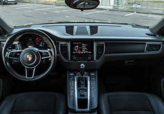 Подержанный автомобиль Porsche Macan 2016 года (13 фото)