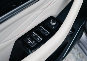 Подержанный автомобиль Geely Monjaro 2023 года (22 фото)