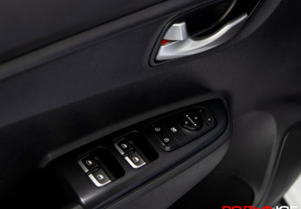 Подержанный автомобиль Kia Rio Hatchback 2022 года (14 фото)