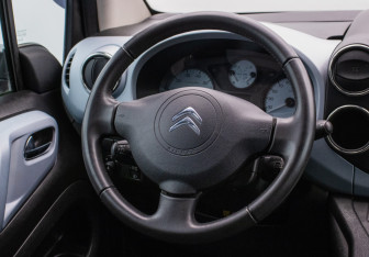 Подержанный автомобиль Citroen Berlingo 2013 года (15 фото)