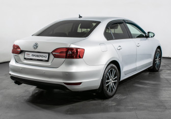 Подержанный автомобиль Volkswagen Jetta Sedan 2012 года (5 фото)