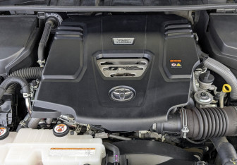 Подержанный автомобиль Toyota Land Cruiser Suv 2022 года (9 фото)