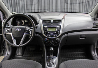 Подержанный автомобиль Hyundai Solaris Hatchback 2012 года (14 фото)