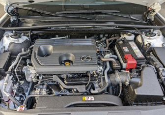 Подержанный автомобиль Lexus ES 2023 года (29 фото)