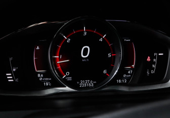 Подержанный автомобиль Volvo V60 Cross Country 2015 года (11 фото)