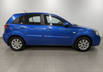 Подержанный автомобиль Kia Rio Hatchback 2010 года (4 фото)