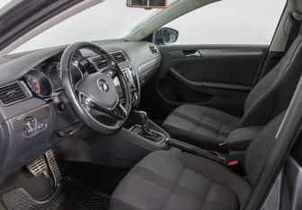 Подержанный автомобиль Volkswagen Jetta Sedan 2016 года (10 фото)