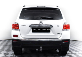 Подержанный автомобиль Toyota Highlander 2013 года (6 фото)