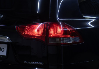 Подержанный автомобиль Mitsubishi Pajero Sport 2014 года (24 фото)