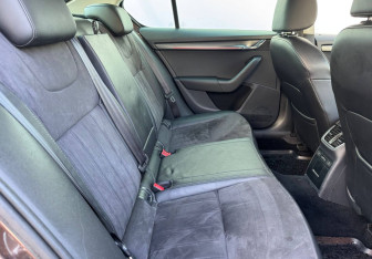 Подержанный автомобиль Skoda Octavia Liftback 2018 года (11 фото)