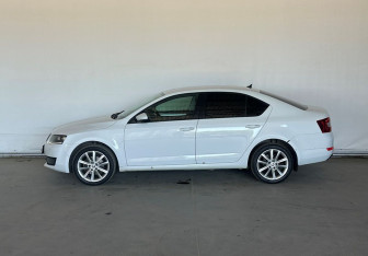 Подержанный автомобиль Skoda Octavia Liftback 2016 года (7 фото)