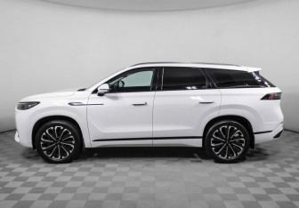 Подержанный автомобиль Jaecoo J8 2024 года (8 фото)