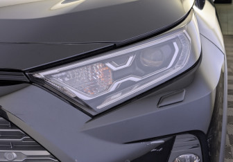 Подержанный автомобиль Toyota RAV4 2022 года (11 фото)