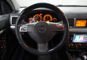 Подержанный автомобиль Opel Vectra Sedan 2007 года (12 фото)