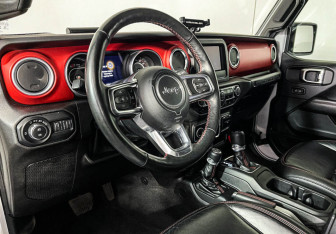 Подержанный автомобиль Jeep Wrangler 2018 года (13 фото)