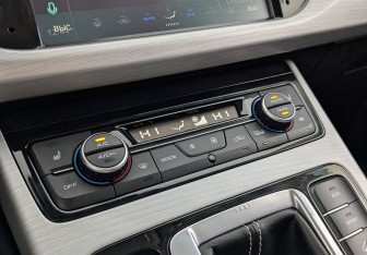 Подержанный автомобиль Geely Atlas 2019 года (15 фото)