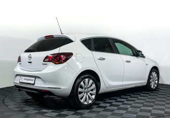 Подержанный автомобиль Opel Astra Hatchback 2014 года (5 фото)