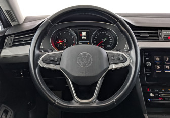 Подержанный автомобиль Volkswagen Passat Sedan 2021 года (22 фото)