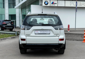 Подержанный автомобиль Mitsubishi Outlander 2008 года (6 фото)
