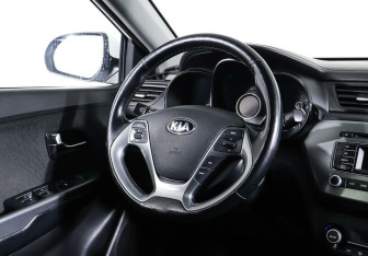 Подержанный автомобиль Kia Rio Sedan 2016 года (12 фото)