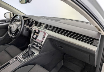 Подержанный автомобиль Volkswagen Passat Sedan 2019 года (11 фото)