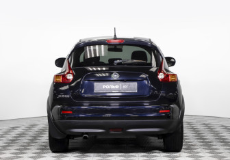 Подержанный автомобиль Nissan Juke 2011 года (6 фото)
