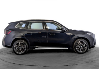 Подержанный автомобиль BMW X1 2024 года (4 фото)
