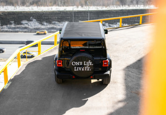 Подержанный автомобиль Jeep Wrangler 2025 года (6 фото)