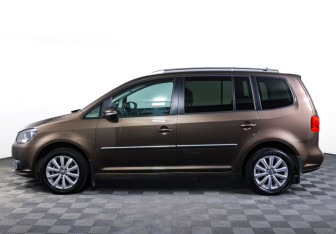 Подержанный автомобиль Volkswagen Touran 2013 года (8 фото)