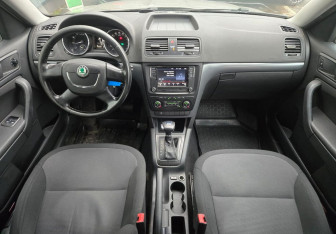 Подержанный автомобиль Skoda Yeti 2011 года (9 фото)