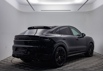 Подержанный автомобиль Porsche Cayenne 2023 года (5 фото)