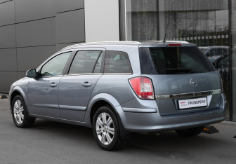 Подержанный автомобиль Opel Astra Wagon 2011 года (6 фото)