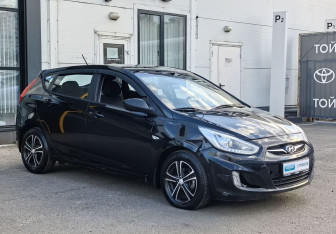 Подержанный автомобиль Hyundai Solaris Hatchback 2013 года (3 фото)