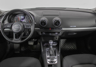 Подержанный автомобиль Audi A3 Hatchback 2016 года (13 фото)
