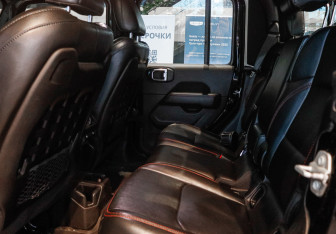 Подержанный автомобиль Jeep Gladiator 2022 года (9 фото)