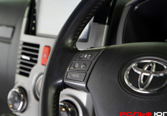 Подержанный автомобиль Toyota Rush 2011 года (14 фото)