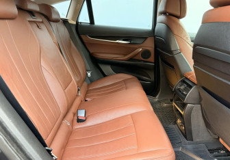 Подержанный автомобиль BMW X6 2015 года (11 фото)