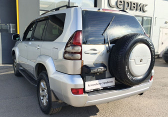 Подержанный автомобиль Toyota Land Cruiser Prado 2008 года (7 фото)