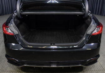 Подержанный автомобиль Toyota Camry Sedan 2025 года (10 фото)