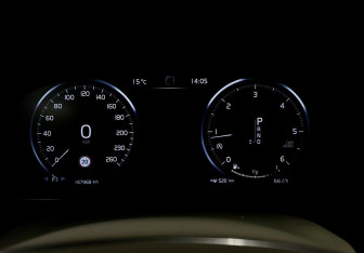 Подержанный автомобиль Volvo XC90 2015 года (25 фото)