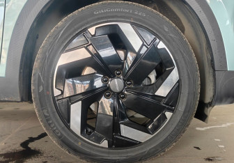 Подержанный автомобиль Omoda C7 2025 года (19 фото)
