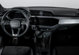 Подержанный автомобиль Audi Q3 2021 года (12 фото)