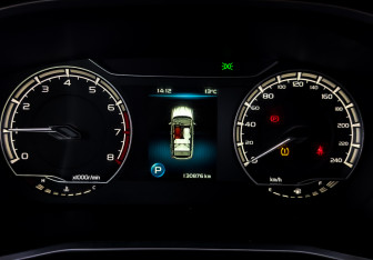 Подержанный автомобиль Geely Coolray 2022 года (13 фото)