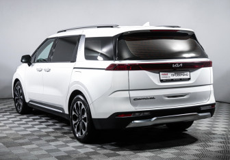 Подержанный автомобиль Kia Carnival 2020 года (7 фото)