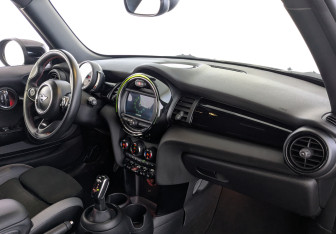 Подержанный автомобиль MINI Hatch 2020 года (13 фото)