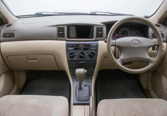 Подержанный автомобиль Toyota Corolla Sedan 2001 года (13 фото)